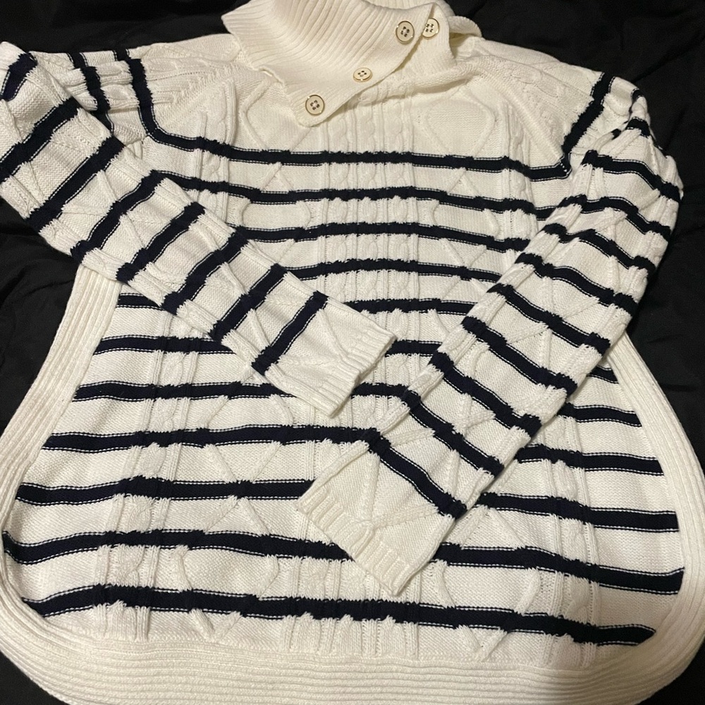 Womens’s Croft & Borrow EUC foldover cowl neck sweater with curved hem